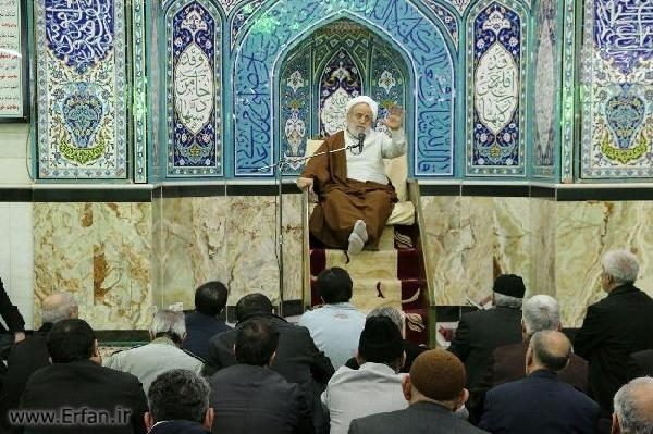 استاد انصاریان: بر اساس آیات قرآن عذاب بی‌نماز تخفیف ندارد